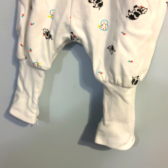 🤗 Jammies or Outfit 🤗 - Picture 3 of 11